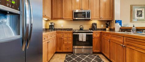 Réfrigérateur, micro-ondes, four, lave-vaisselle