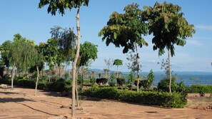 Departamento superior, patio, vista a la playa | Vista al lago