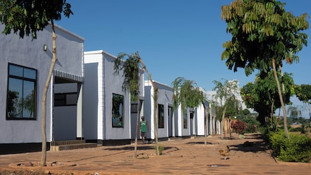 Exterior. LakeSide Beach