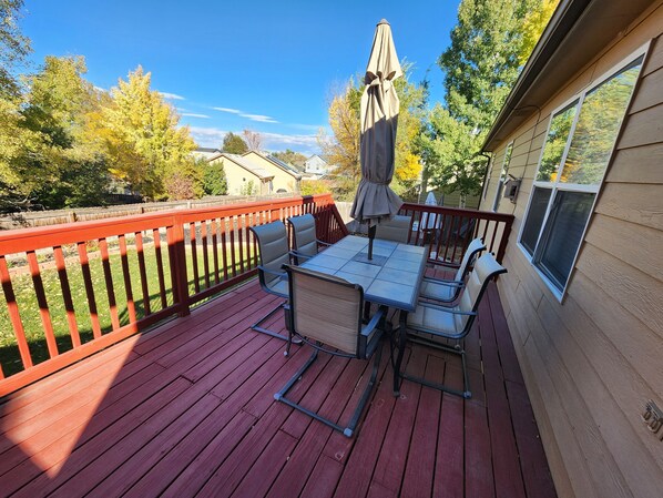 Outdoor dining