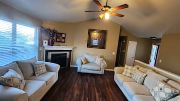 Smart TV, fireplace