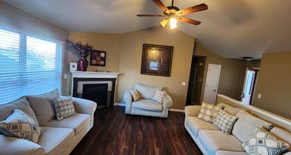 Spacious 5-bedroom house in beautiful Greeley with AC, WiFi