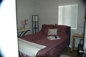 2 bedrooms, iron/ironing board, WiFi, bed sheets - Charming 2-bedroom house in superb Phoenix with AC, Wi-Fi (Phoenix)