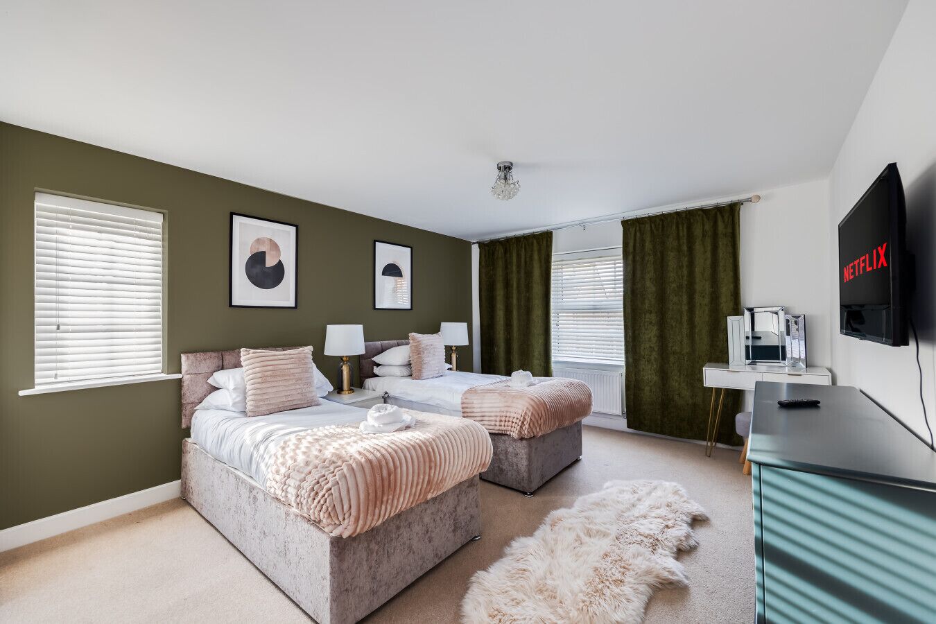 5 bedrooms, desk, iron/ironing board, travel cot