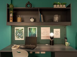 المنشأة من الداخل