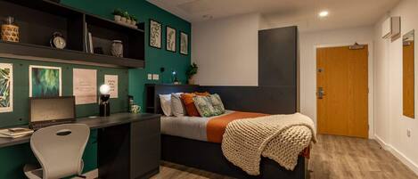 1 bedroom, desk, free WiFi, bed sheets