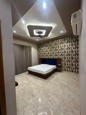 Deluxe Double Room | Free WiFi - The Black Eagle Resort (Pushkar)