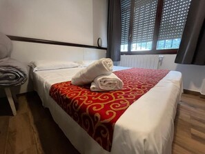 1 chambre, fer et planche à repasser, Wi-Fi gratuit, draps fournis