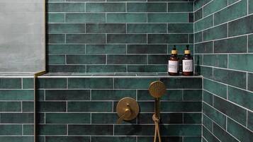 Premium Studio Suite, Balcony, City View | Bathroom