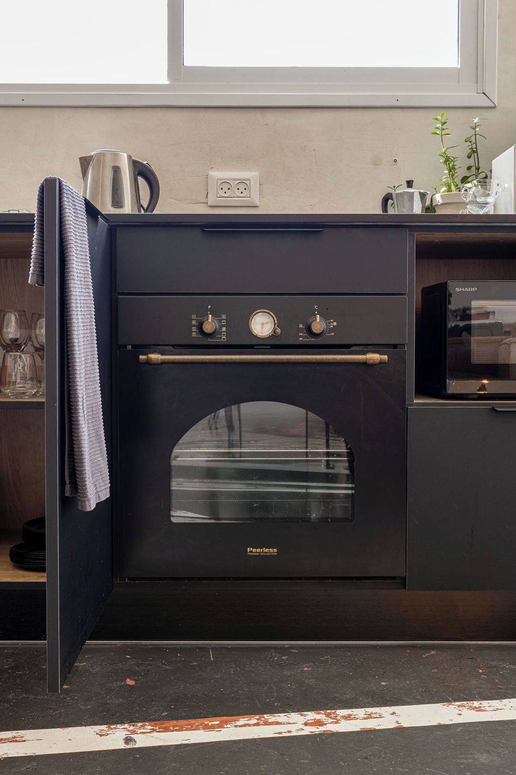 Premium-stúdíósvíta - svalir - borgarsýn | Einkaeldhús | Ísskápur, örbylgjuofn, bakarofn, eldavélarhellur