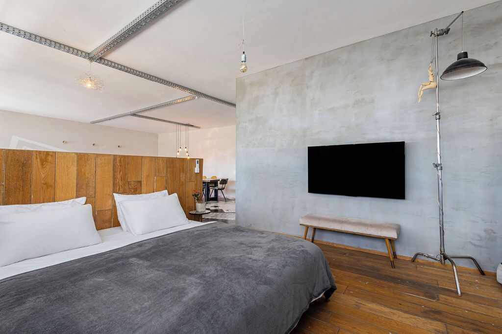 Premium studio suite, balkon, uitzicht op de stad | Geluiddichte muren, gratis wifi, beddengoed