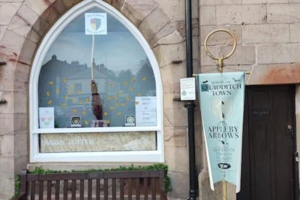 A window with a Harry Potter poster, a sign for Quidditch Town, and a banner for Appleby Arrows.