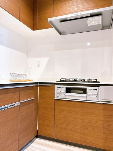 3 minutes walk from Kita-Akabane Station, 10 minutes to Ikebukuro and 12 minutes to Shinjuku by train.