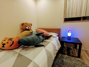 1 bedroom, iron/ironing board, WiFi, bed sheets - 3 minutes walk from Kita-Akabane Station, 10 minutes to Ikebukuro and 12 minutes to Shinjuku by train. (北区)