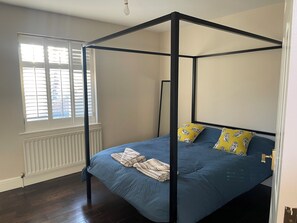 5 bedrooms, iron/ironing board, free WiFi, bed sheets