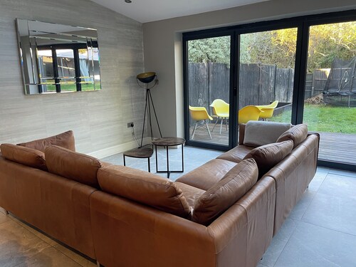 Quiet location; easy access to London. Good transport links to Heathrow Airport.