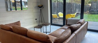 Quiet location; easy access to London. Good transport links to Heathrow Airport.