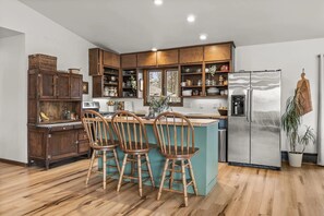 Private kitchen - Quiet 3 bedroom family friendly bungalow in peaceful Stevens Point (Stevens Point)