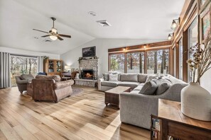 Smart TV - Quiet 3 bedroom family friendly bungalow in peaceful Stevens Point (Stevens Point)