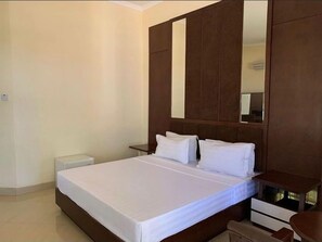 Habitación con 1 cama doble o 2 individuales, balcón, vistas al jardín | Wifi gratis