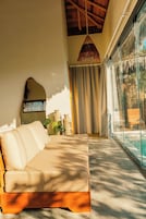 Ropa de cama de alta calidad, colchones con efecto memoria y minibar 