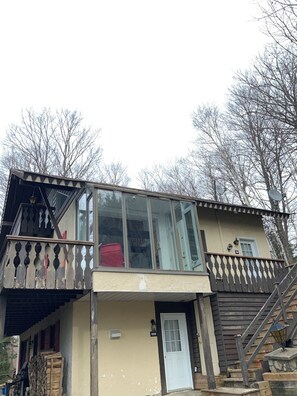 Exterior detail - Chalet Laurentides. Ski in / Ski out (Piedmont)