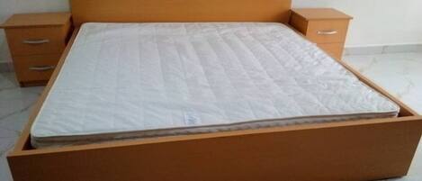 3 slaapkamers, een strijkplank/strijkijzer, wifi