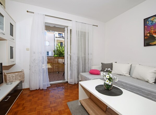 Appartement (Classic One Bedroom Apartment) | Salle de séjour