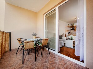 Apartment (Classic One Bedroom Apartment) | Balcony - Brigth and Breezy Rovinj Apartments (Rovinj)