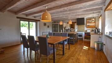 Villa (Four Bedroom Villa with Pool) | Esszimmer