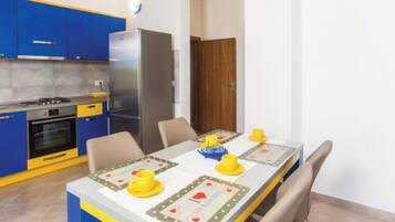 Apartment (One Bedroom Apartment) | Dining room