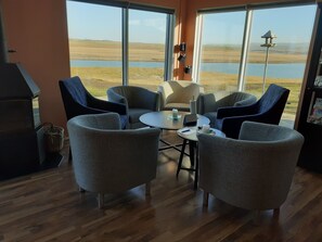 Interior - River House - with fantastic view to the White River in beautiful Flúðir (Flúðir)