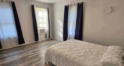 Spacious 2-bedroom with AC and WiFi in charming Canton near SLU and SUNY CANTON