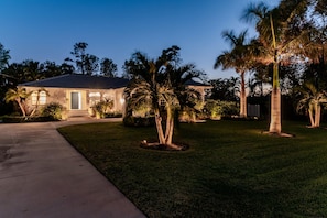 Exterior - Private Palm Oasis - Close to Barefoot Beach / Bonita Beach / North Naples (Bonita Springs)