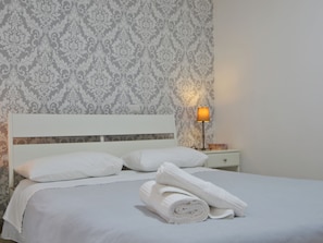 1 多间卧室、熨斗/熨衣板、WiFi、床单