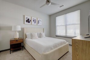 1 makuuhuone, työpöytä, silitysrauta/-lauta, Wi-Fi