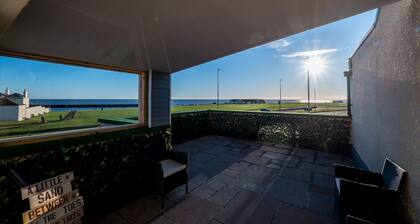 Luxury Apartment with Sea Views Balcony