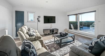 Luxury Apartment with Sea Views Balcony