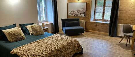 2 quartos, ferros/tábuas de passar roupa, Wi-Fi, roupa de cama