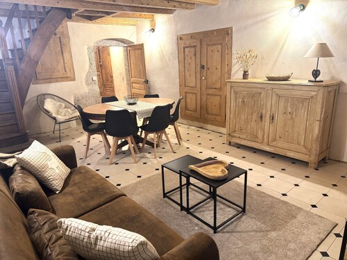Charming apartment in renovated Jura farmhouse - nature setting.