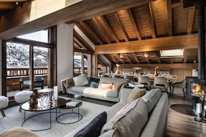 Fireplace - Wifi, 150m from ski slopes, 3rd floor, view mountain, terrace, fireplace or stove, tv, 242m² (Méribel - Les Allues)