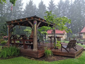 Gazebo - MapleRidge House: A BnB For All Seasons! (Woodland)