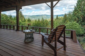 Terrace/patio - MapleRidge House: A BnB For All Seasons! (Woodland)