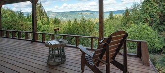 MapleRidge House: A BnB For All Seasons!