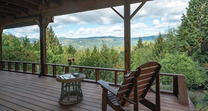 MapleRidge House: A BnB For All Seasons!