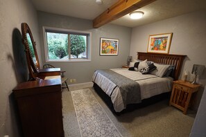 Family Bungalow, 2 Bedrooms, Mountain View, Ground Floor | Blackout drapes, soundproofing, iron/ironing board, free WiFi - MapleRidge House: A BnB For All Seasons! (Woodland)