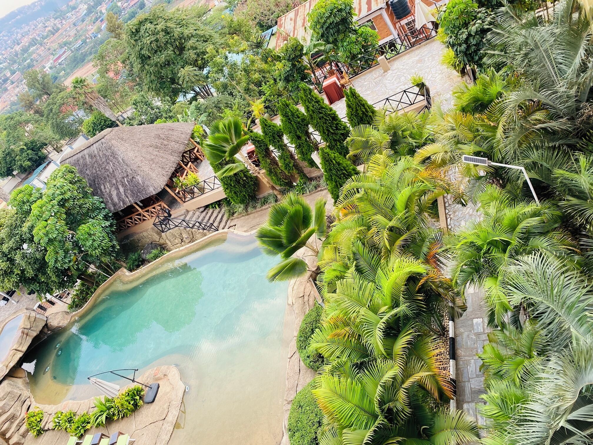 สระว่ายน้ำกลางแจ้ง