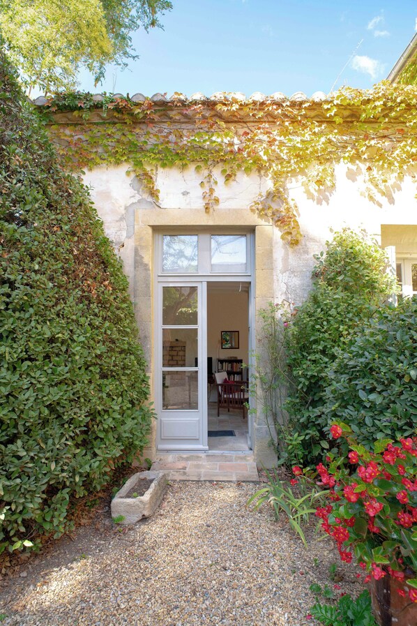 Exterior detail - Harvesters' house (Aigues-Vives)