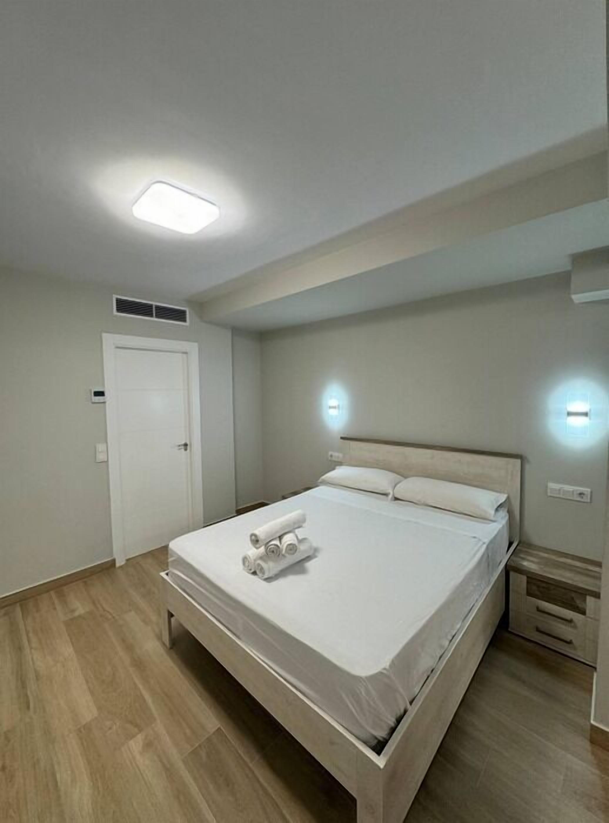 1 slaapkamer, een strijkplank/strijkijzer, wifi, beddengoed