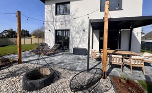 تناول الطعام بالخارج